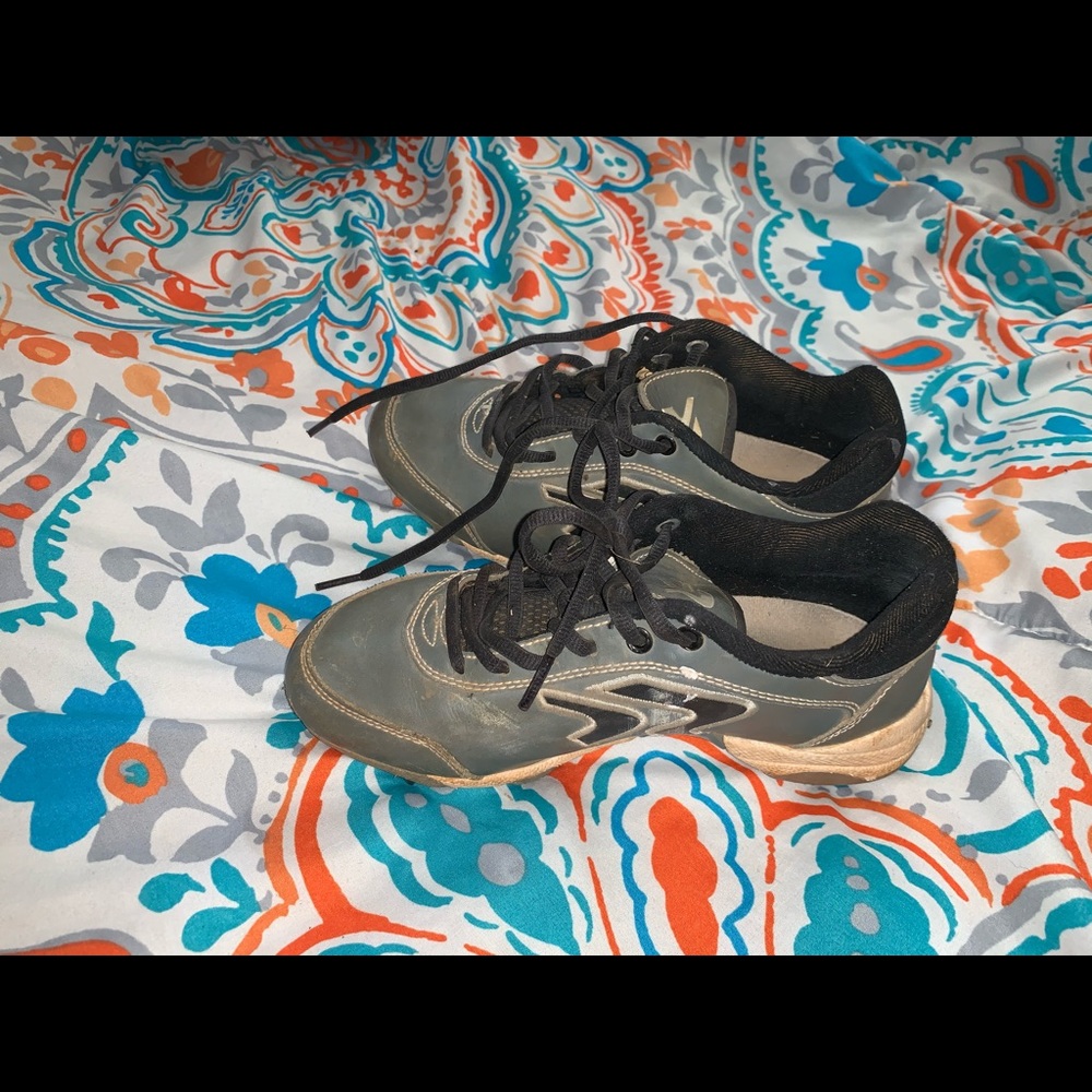 Ringor Metal Softball Cleats// size 6